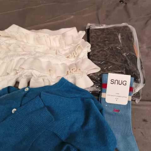 APPROXIMATELY 25 ASSORTED CLOTHING PRODUCTS IN VARIOUS STYLES & SIZES TO INCLUDE JACKETS, T-SHIRTS, DRESSES ETC