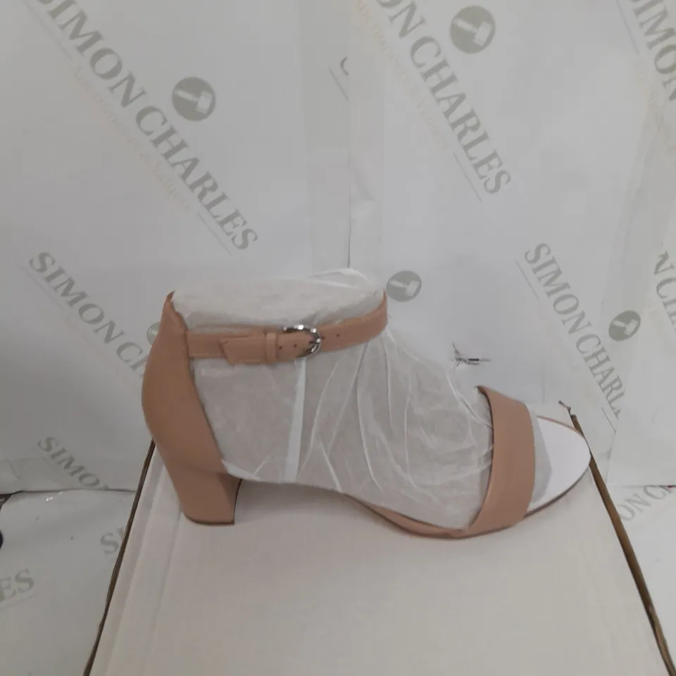 BOXED PAIR OF SIZE 8VERA HEEL SANDAL OPAL 