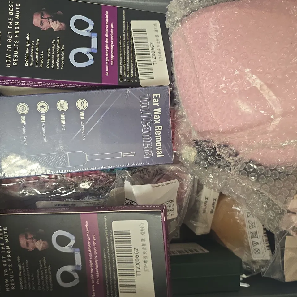 APPROXIMATELY 12 ASSORTED COSMETIC ITEMS INCLUDING VARIOUS MAKES AND BRANDS - COLLECTION ONLY