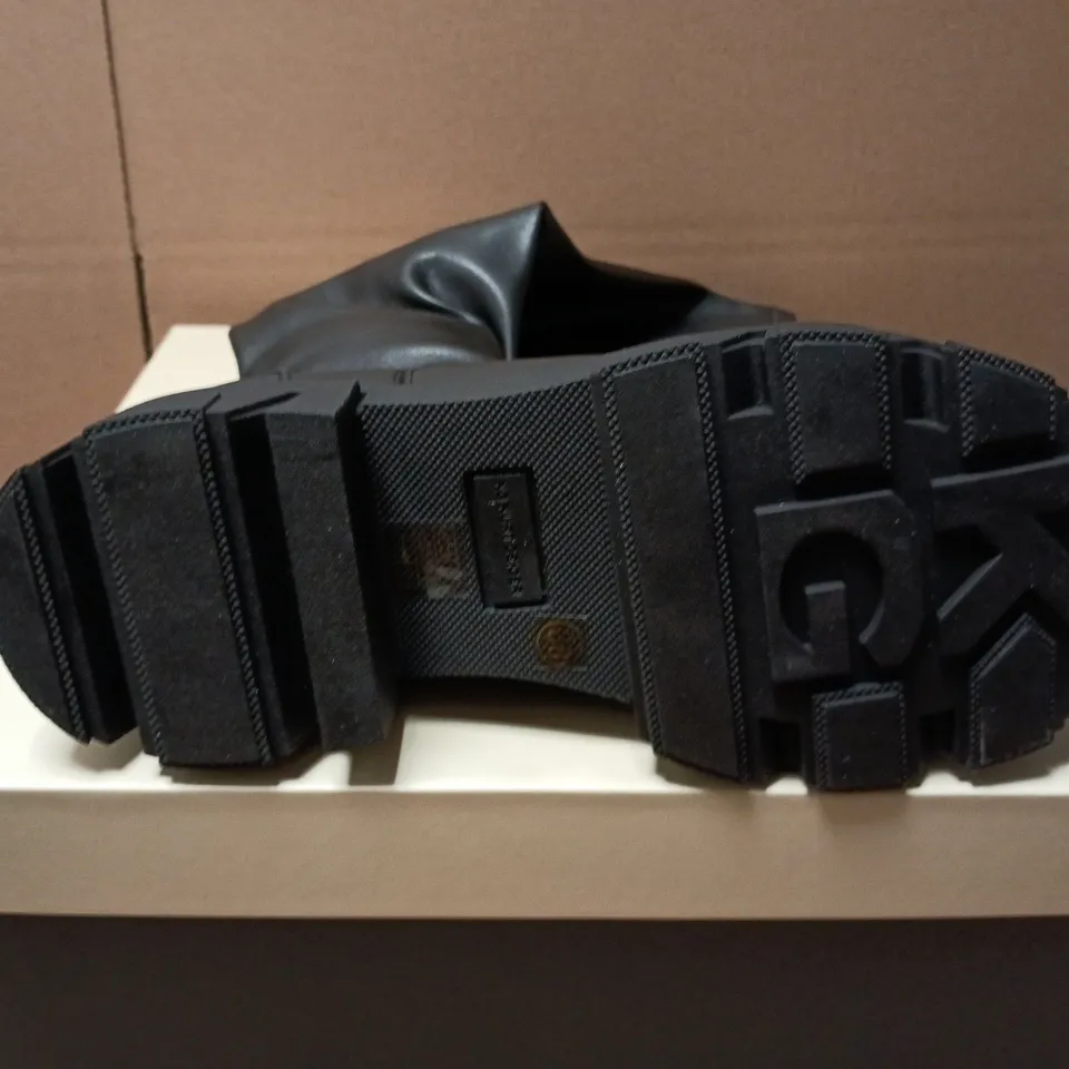 BOXED PAIR OF KURT GEIGER TREKKER SOCK KNEE2 HIGH LEG BOOTS IN BLACK - SIZE 38