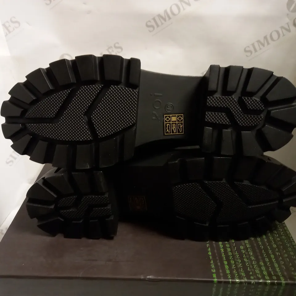 KOI VEGAN BLACK TYGEN MENS CYBER KOMBAT BOOTS - SIZE 10