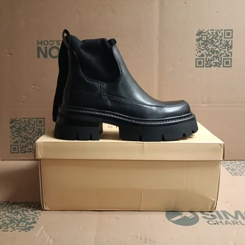 BOXED PAIR OF SIMMI LONDON CHUNKY KNEE-HIGH BOOTS IN BLACK SIZE UK 5