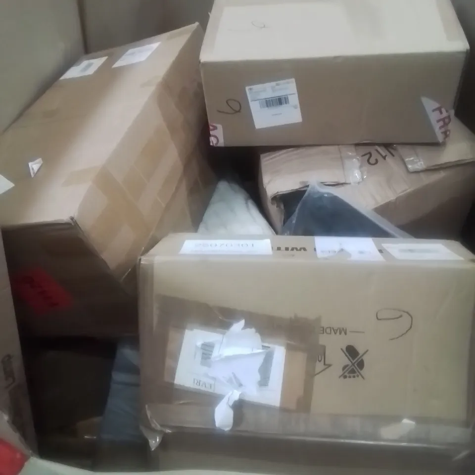 PALLET CONTAINING ASSORTED ITEMS TO INCLUDE: CLOUD PLAY MAT, RETRACTABLE SAFETY GATE, SHOWER AND MEDICAL ORTHOPEDIC BOOT ETC...