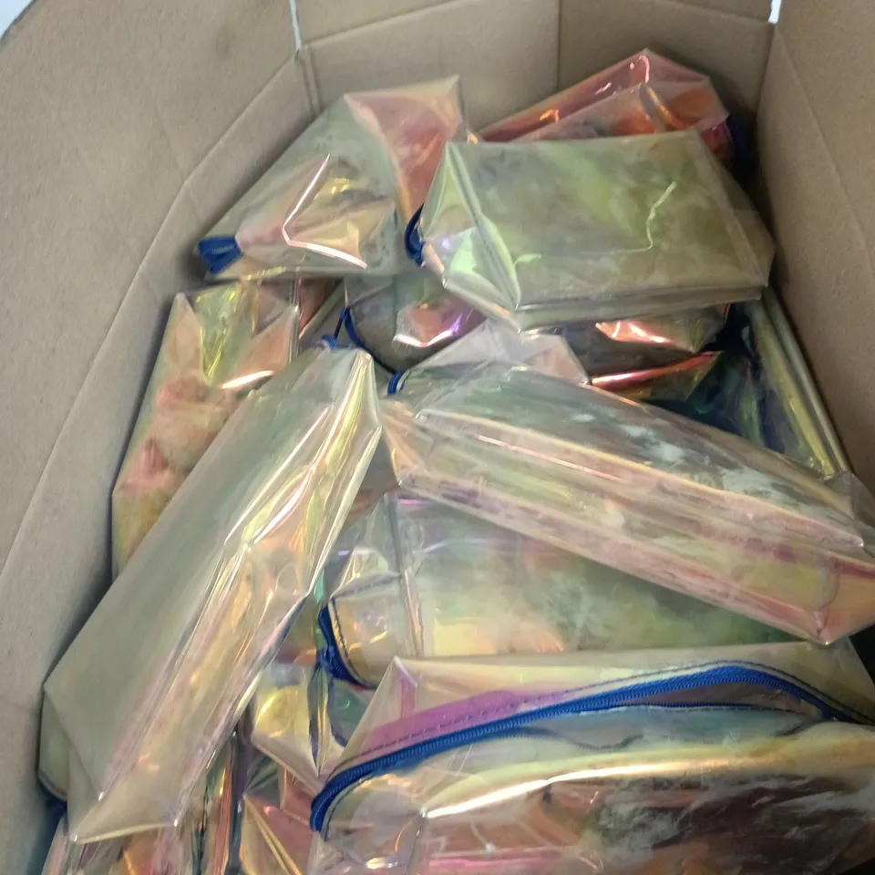 BOX CONTAINING A LARGE AMOUNT OF COSMETIC BAGS