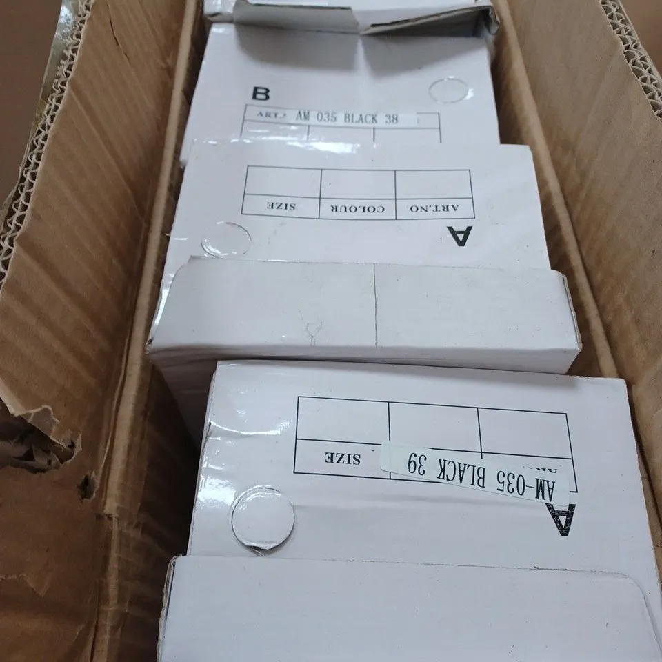 BOX OF APPROXIMATELY 12 PAIRS OF DENIM STYLE MID WEATHERED SHOES 