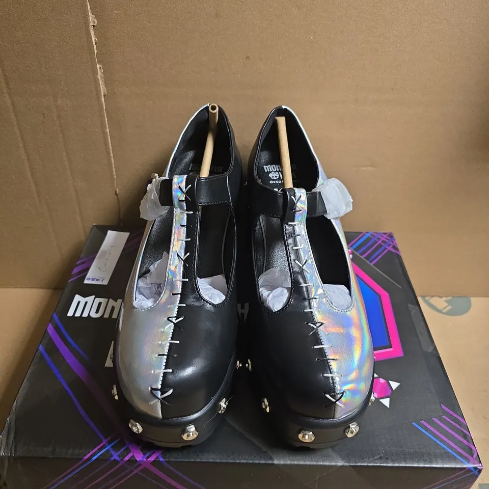 BOXED PAIR OF MONSTER HIGH MARY JANE SHOES – VOLTAGE EDITION, UK 5, SILVER/BLACK