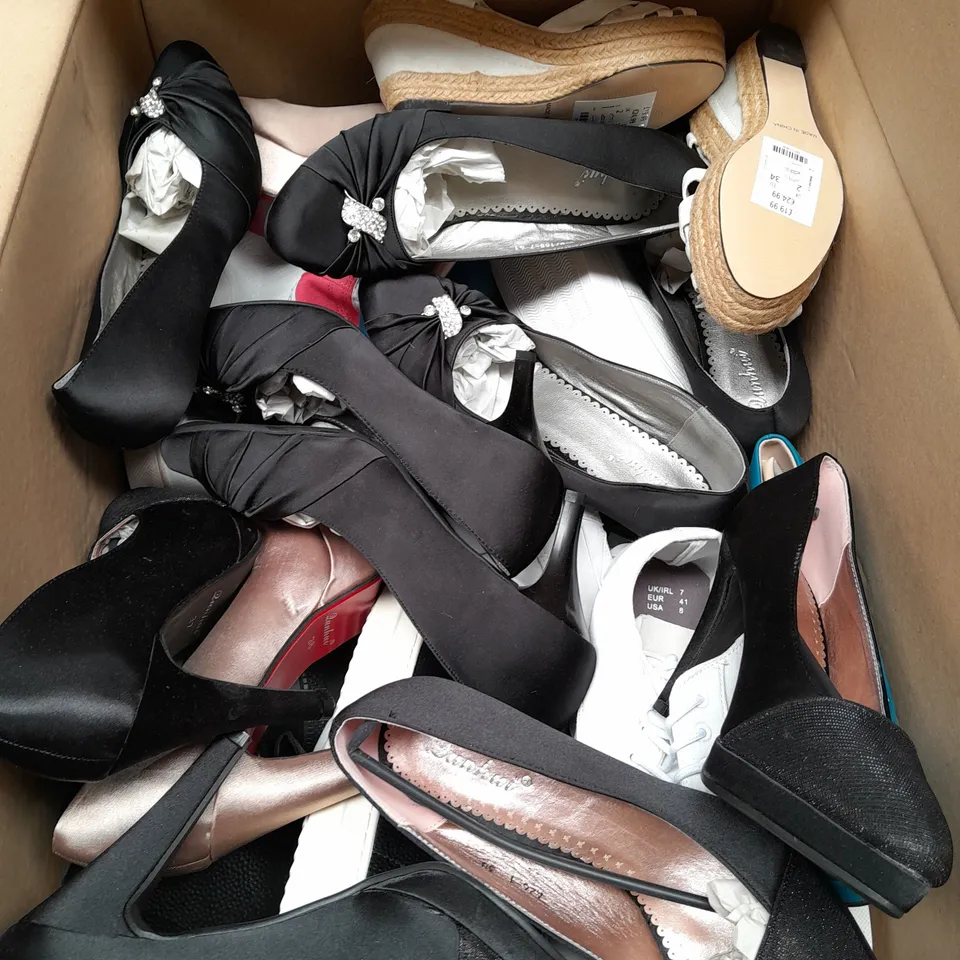 BOX OF APPROXIMATELY 10 ASSORTED PAIRS OF SHOES IN VARIOUS SIZES, COLOURS AND STYLES