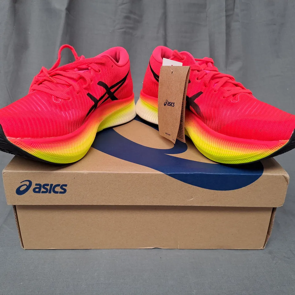 BOXED PAIR OF ASICS METASPEED SKY SHOES IN RED/YELLOW UK SIZE 5