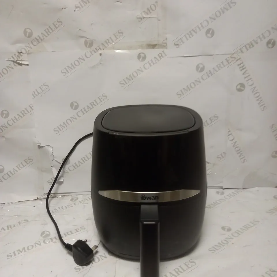 BOXED SWAN DIGITAL AIR FRYER  RRP £59