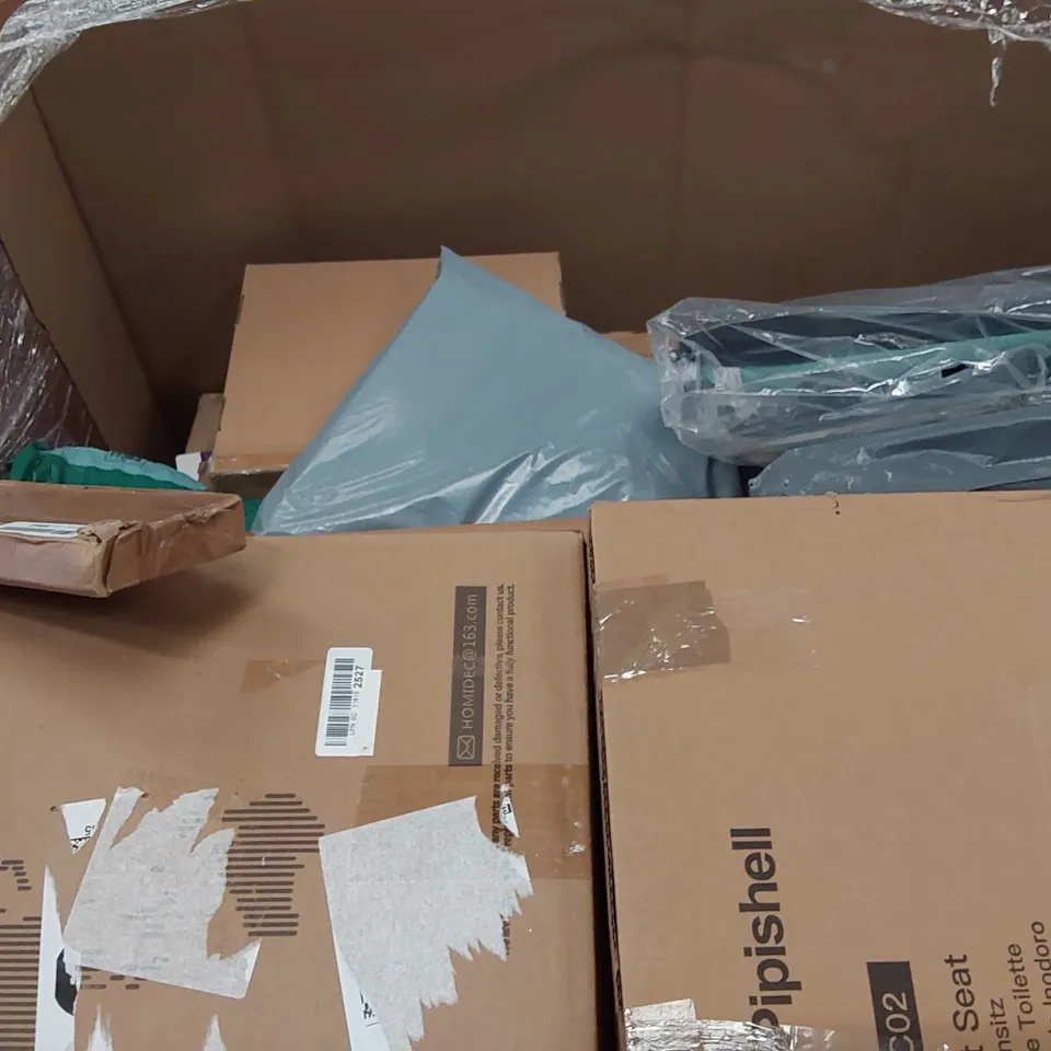 PALLET OF ASSORTED ITEMS INCLUDING: DESIGNER MIRROR, RETRACTABLE SAFETY GATE, LARGE RUG, LED METEOR LIGHTS 