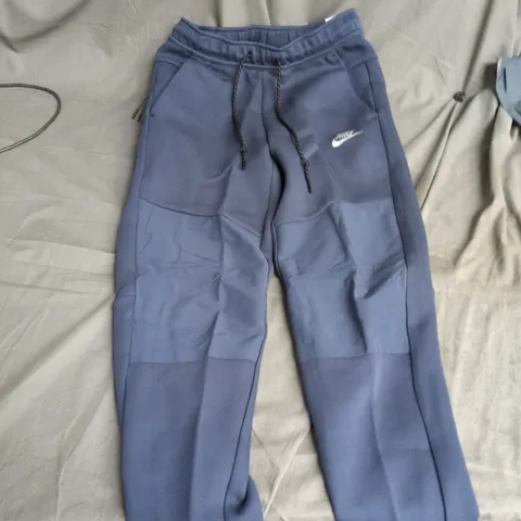 NIKE SLIM FIT TAPER LEG SWEATPANTS – MEN’S NAVY, UK SMALL (S)