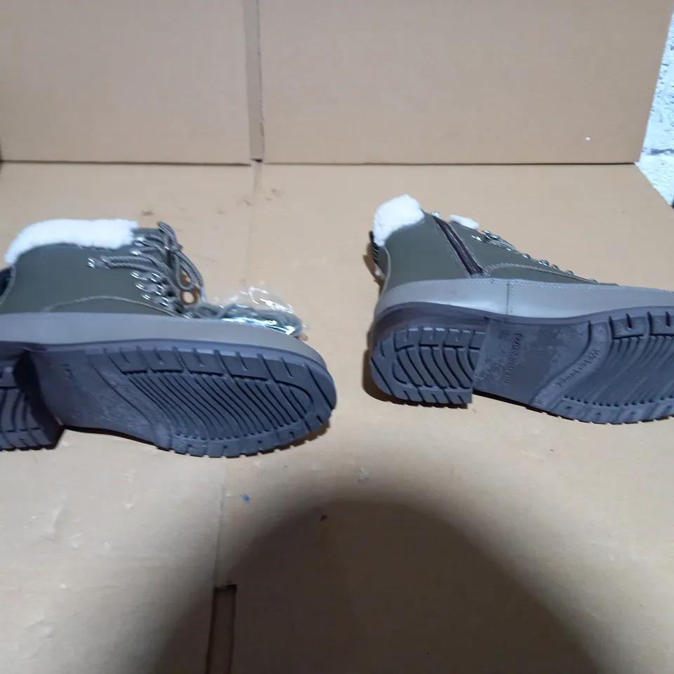 EMU AUSTRALIA OKAB DARK OLIVE BOOT SIZE 5 