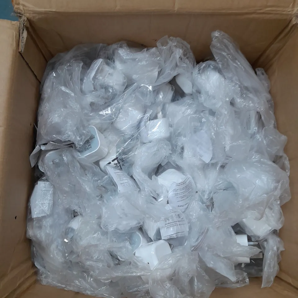 APPROXIMATELY 200 BM USB C CHARGER PLUGS