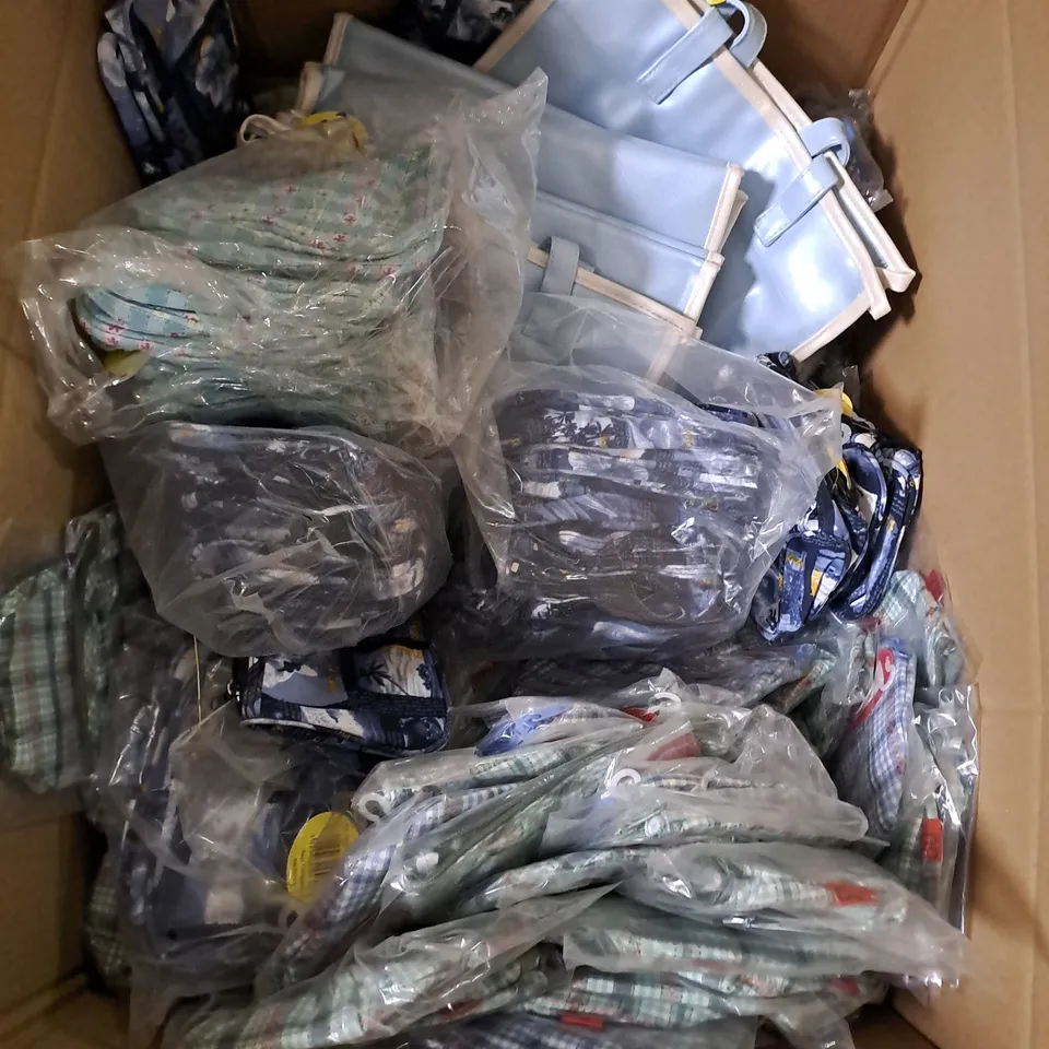 BOX OF APPROX 200 ASSORTED BAGS UNLIMITED POUCHES AND BAGS IN VARIOUS COLOURS AND STYLES