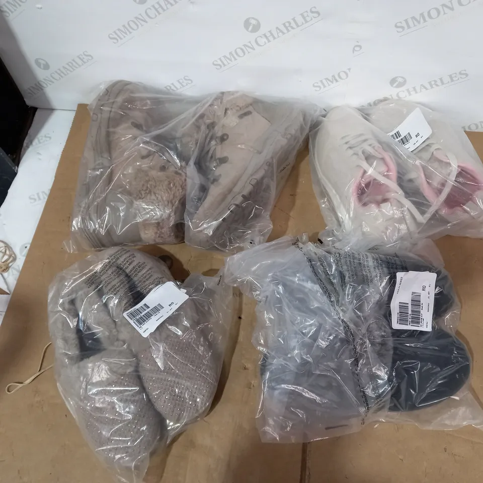 lot of 4 assorted skechers footwear items sizes 5 1/2, 3, 5, 6 1/2