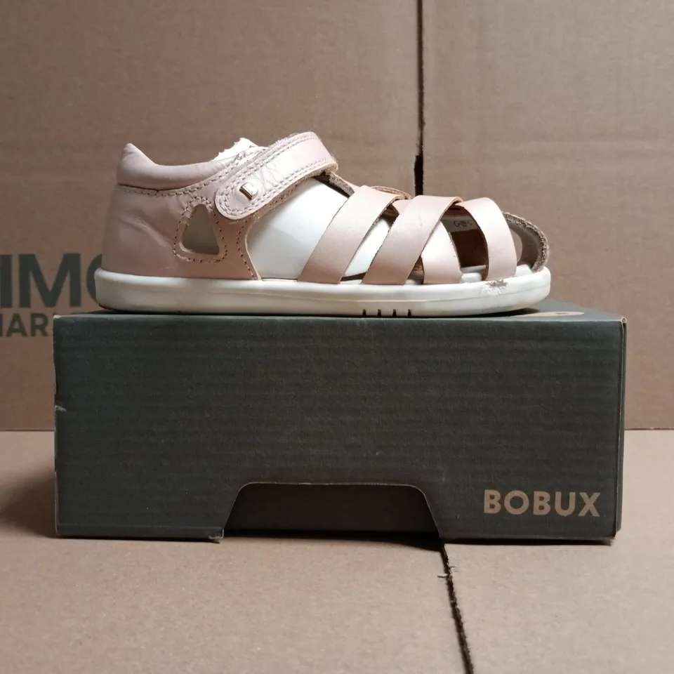 BOXED PAIR OF BOBUX KID'S TROPICANA II SEASHELL SHIMMER SANDALS SIZE EU 24