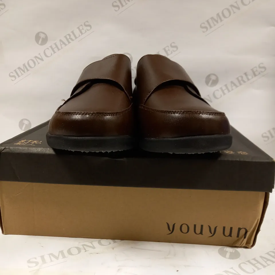 YOUYUN BROWN FAUX LEATHER SHOES SIZE UNKNOWN APPROX 6/7