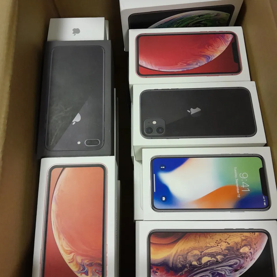 APPROXIMATELY 30 EMPTY SMARTPHONE DISPLAY BOXES FOR VARIOUS MODELS TO INCLUDE IPHONE & SAMSUNG 