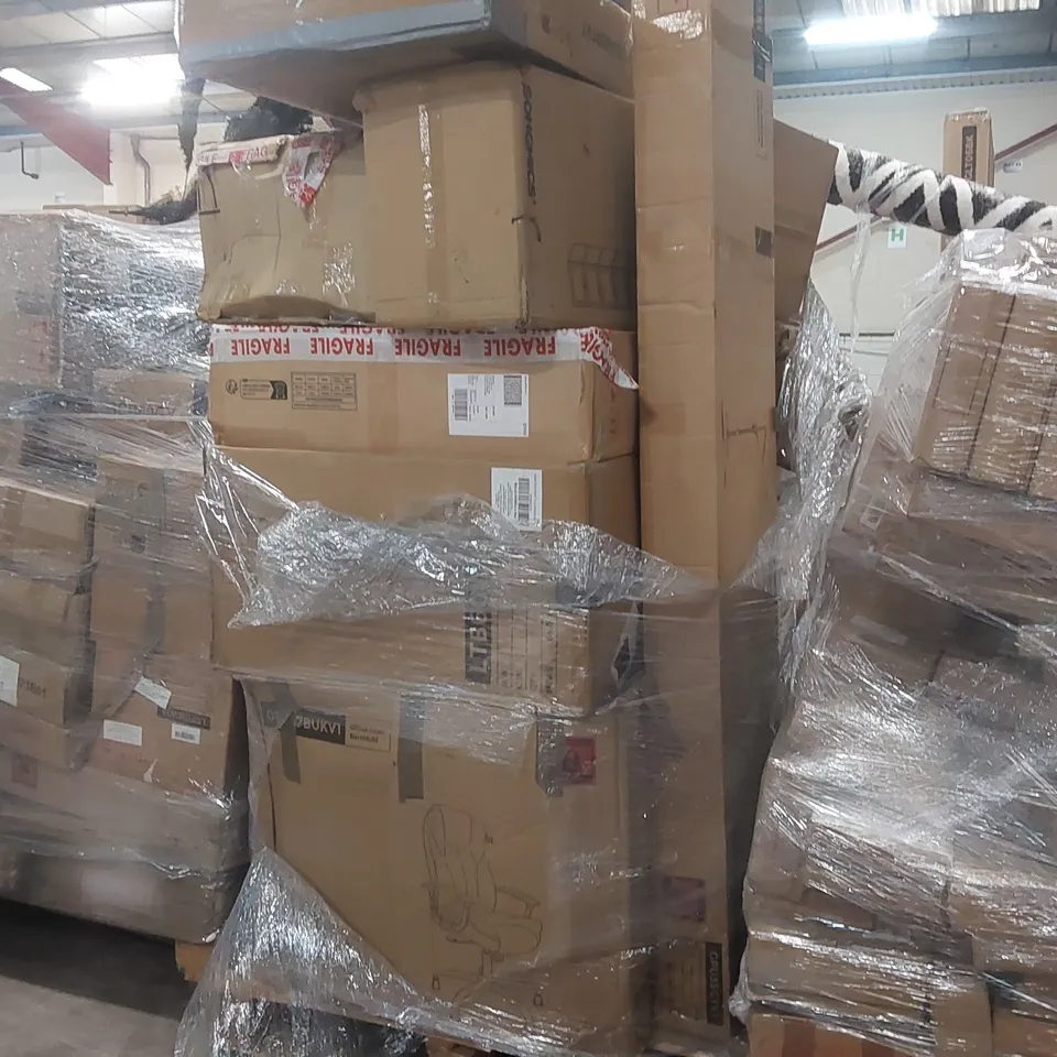 PALLET OF ASSORTED ITEMS INCLUDING: OFFICE CHAIR, PATIO UMBRELLA, CHEST OF DRAWERS ECT