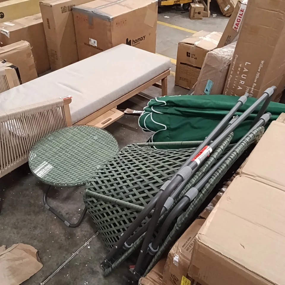 TOBS OUTDOOR GREEN FOLDABLE LOUNGERS SET