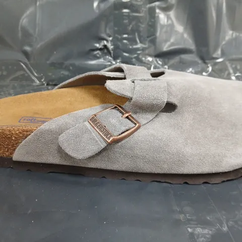 PAIR OF BIRKENSTOCK SHOES IN GREY SIZE EU 37
