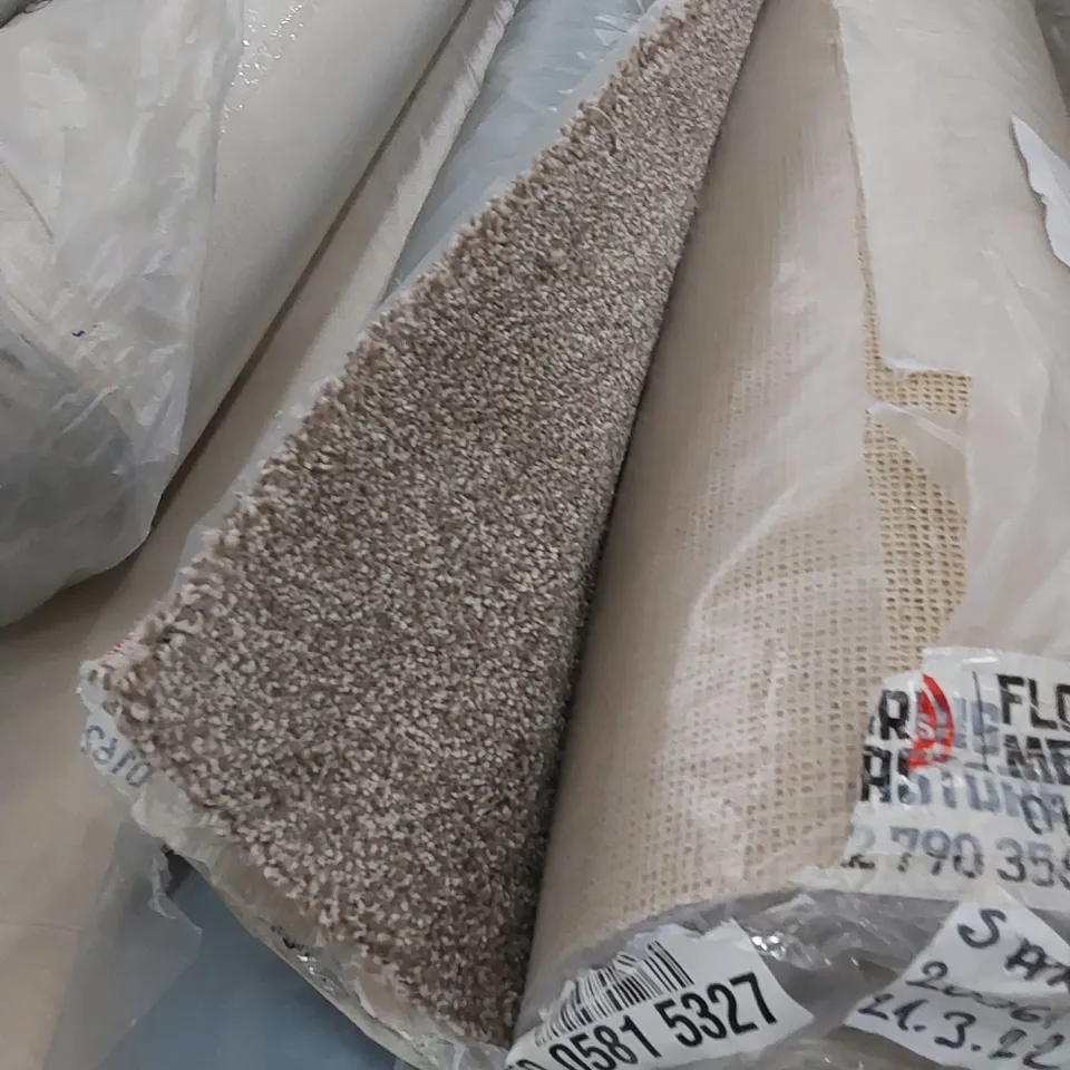 ROLL OF QUALITY PRIMO CHOICE SUPER MUSTANG CARPET // SIZE: 2.2 X 4m