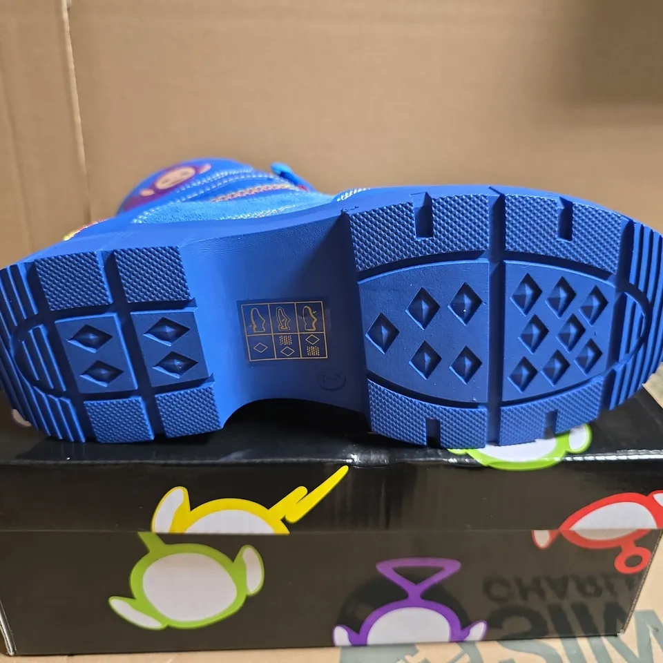 BOXED PAIR OF KOI HOME HILL TELETUBBIES KIDZ BOOTS – BLUE, UK 2K