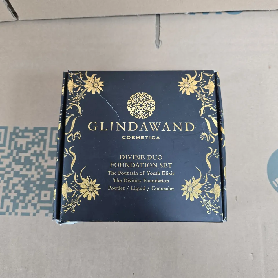 GLINDAWAND COSMETICA DIVINE DUO FOUNDATION SET – THE FOUNTAIN OF YOUTH ELIXR - POWDER, LIQUID & CONCEALER (BOXED)
