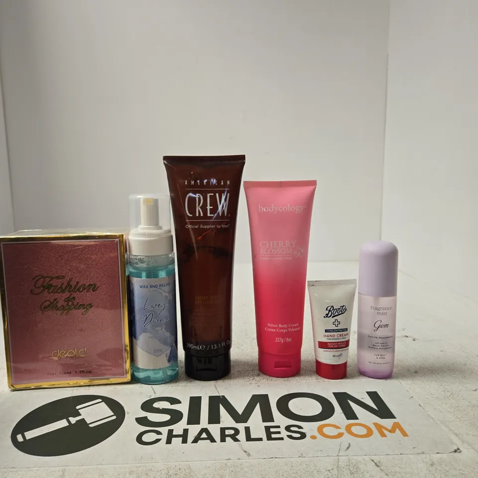 APPROXIMATELY 30 ASSORTED BEAUTY PRODUCTS INCLUDING FASHION DE SHOPPING DEOLD, WAX AND RELAX SHOWER GEL AND AMERICAN CREW STYLING GEL