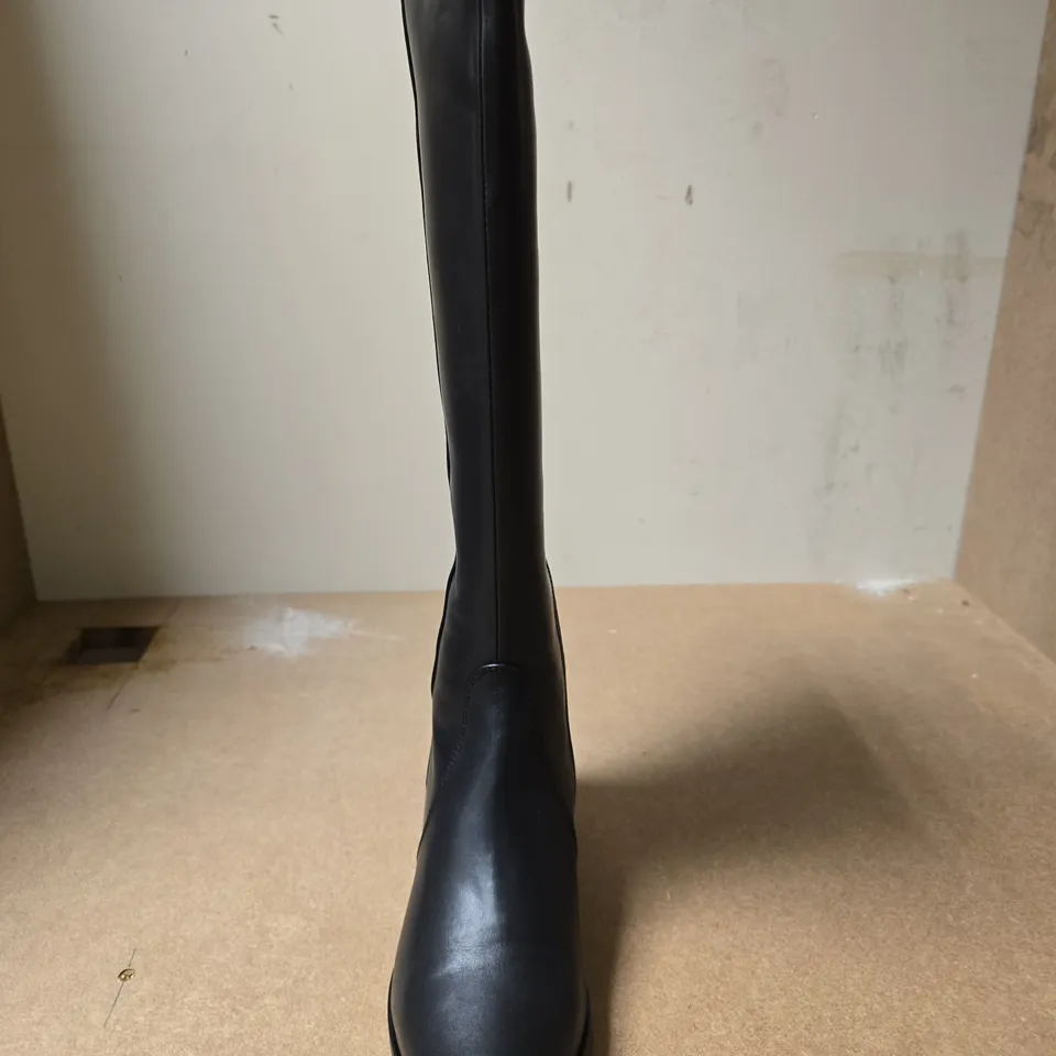 DUO KNEE-HIGH BLACK LEATHER BOOT - 6.5