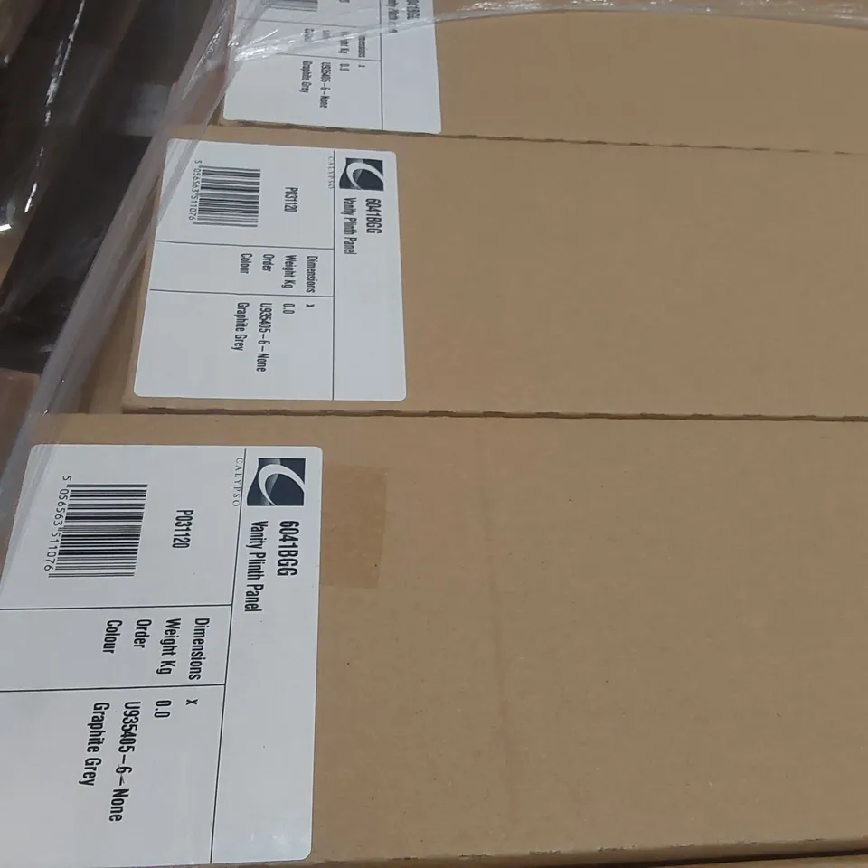 PALLET CONTAINING A LARGE QUANTITY OF ASSORTED BATHROOM FURNITURE PANELS INCLUDING: VANITY PLINTH PANEL, BASIN DOORS, WALL END/INFILL PANELS ECT