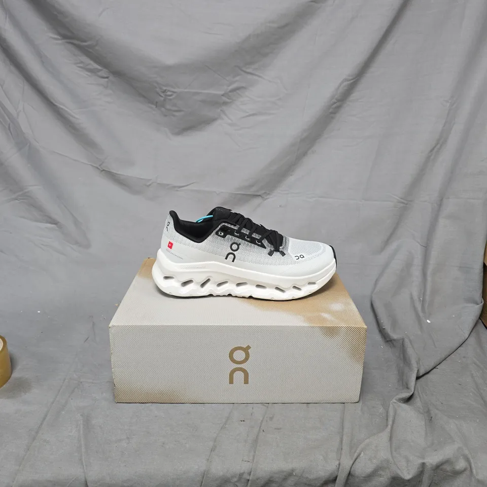 ON CLOUDS ON RUNNING SNEAKERS – GREY/WHITE MESH, BLACK LACES 