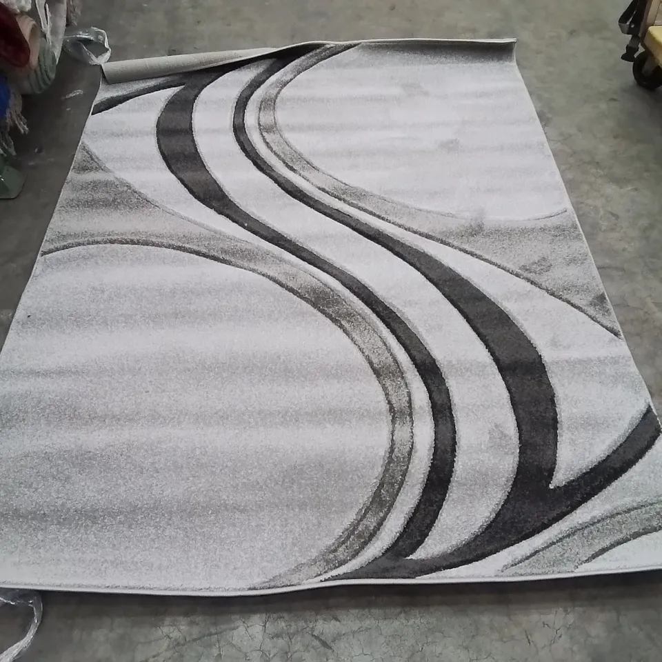 QUALITY DESIGNER AREA RUG - APPROXIMATELY 210X140CM