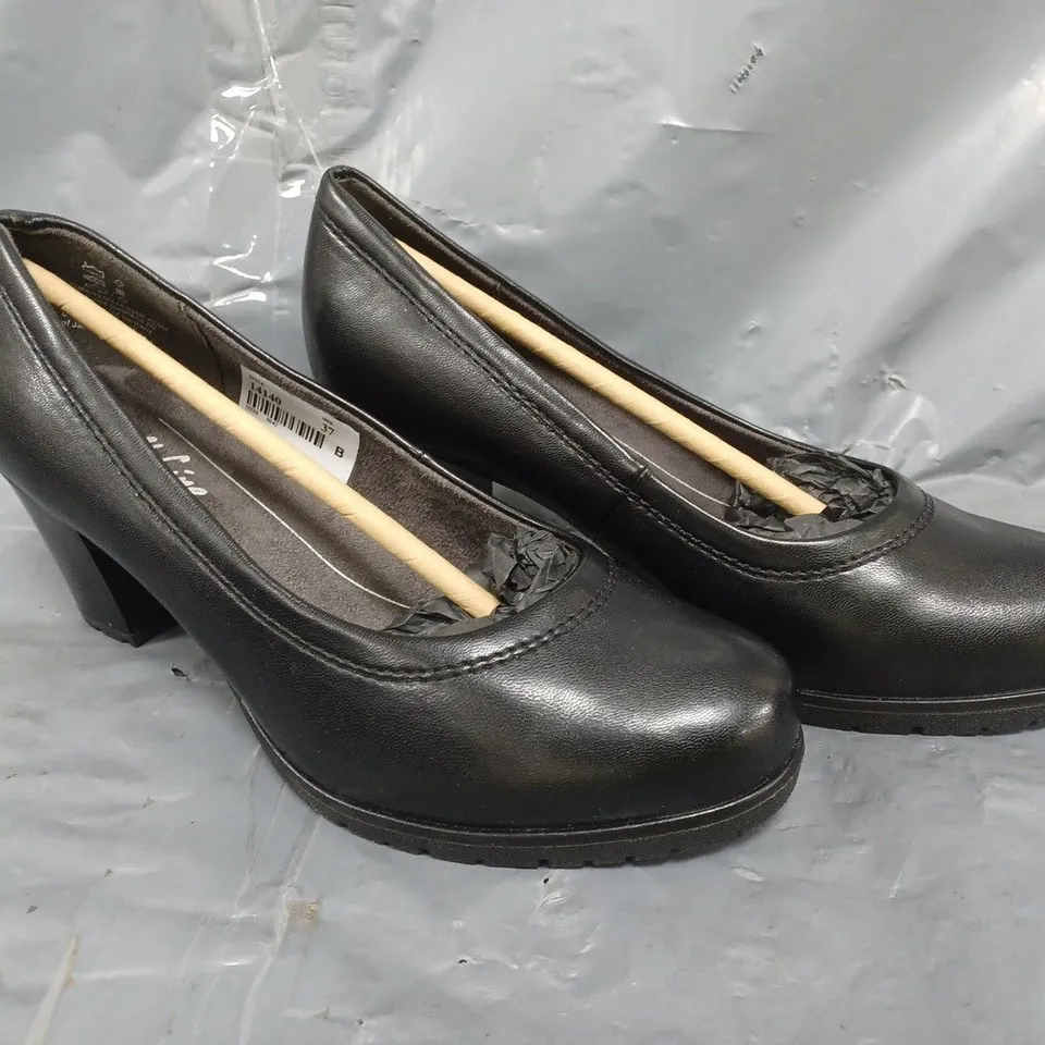 BOXED PAIR OF SOFT LINE BLOCK HEEL SHOES IN BLACK SIZE UK 4