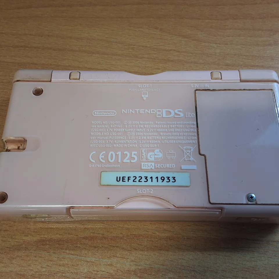 NINTENDO SWITCH DS LITE WITH CARRY CASE, PENS AND 6 GAMES