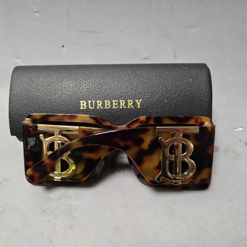 BURBERRY DARK BROWN SUN GLASSES 