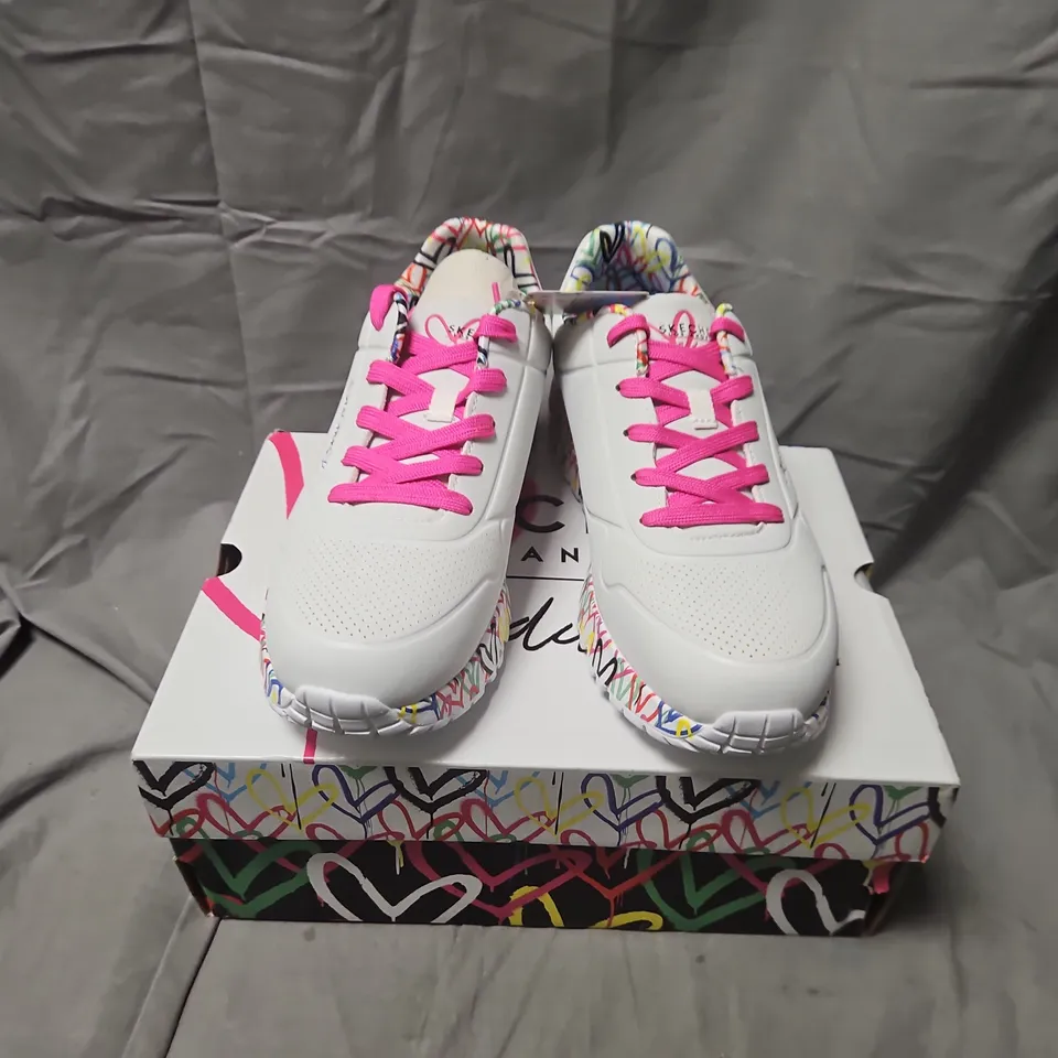 BOXED SKECHERS UNO LITE LOVELY LUV TRAINERS – WHITE WITH PINK LACES - UK 6