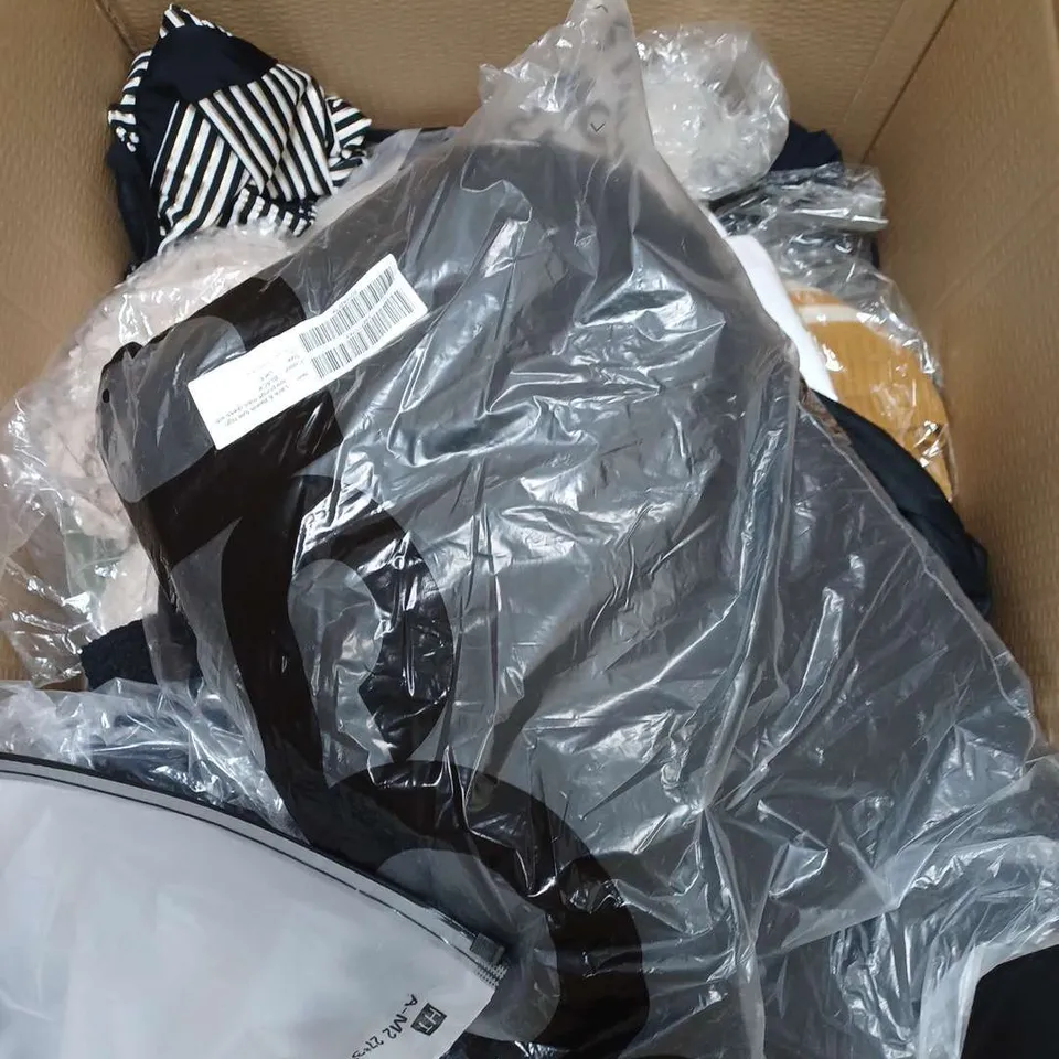 BOX OF APPROXIMATELY 22 ASSORTED CLOTHING ITEMS TO INCLUDE - SOCKS , JACKET , SHIRT ETC
