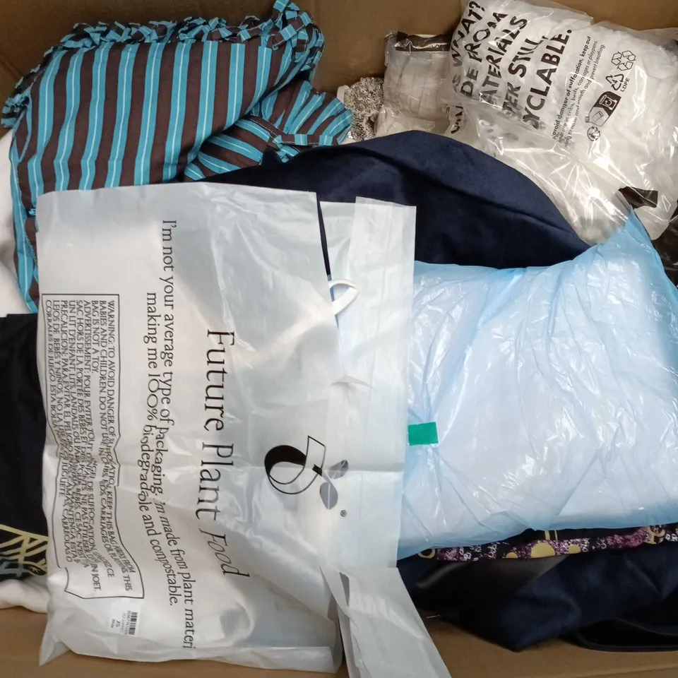APPROXIMATELY 25 ASSORTED CLOTHING AND FASHION PRODUCTS IN VARIOUS STYLES AND SIZES - COLLECTION ONLY