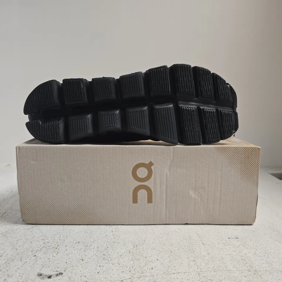 BOXED PAIR OF ON CLOUD 5 TRAINERS IN BLACK SIZE UK 10.5