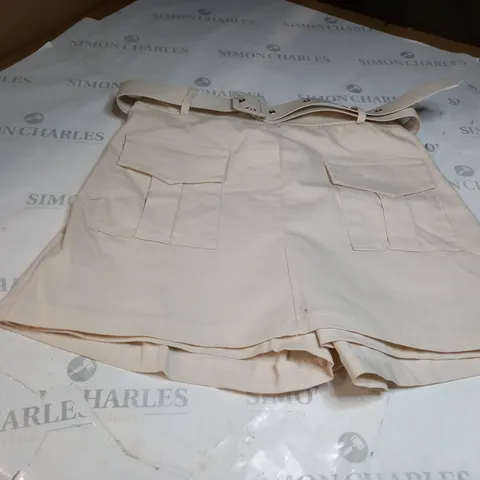 ALLYSON CREAM CARGO SHORTS SIZE XXXL