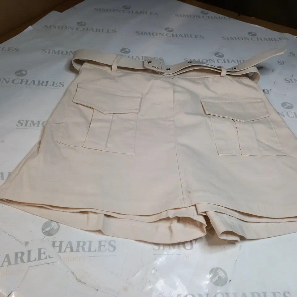 ALLYSON CREAM CARGO SHORTS SIZE XXXL
