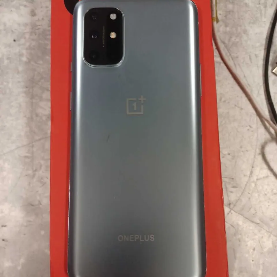 BOXED ONEPLUS 85 RAM 8GB ROM 128GB MOBILE PHONE IN SILVER 