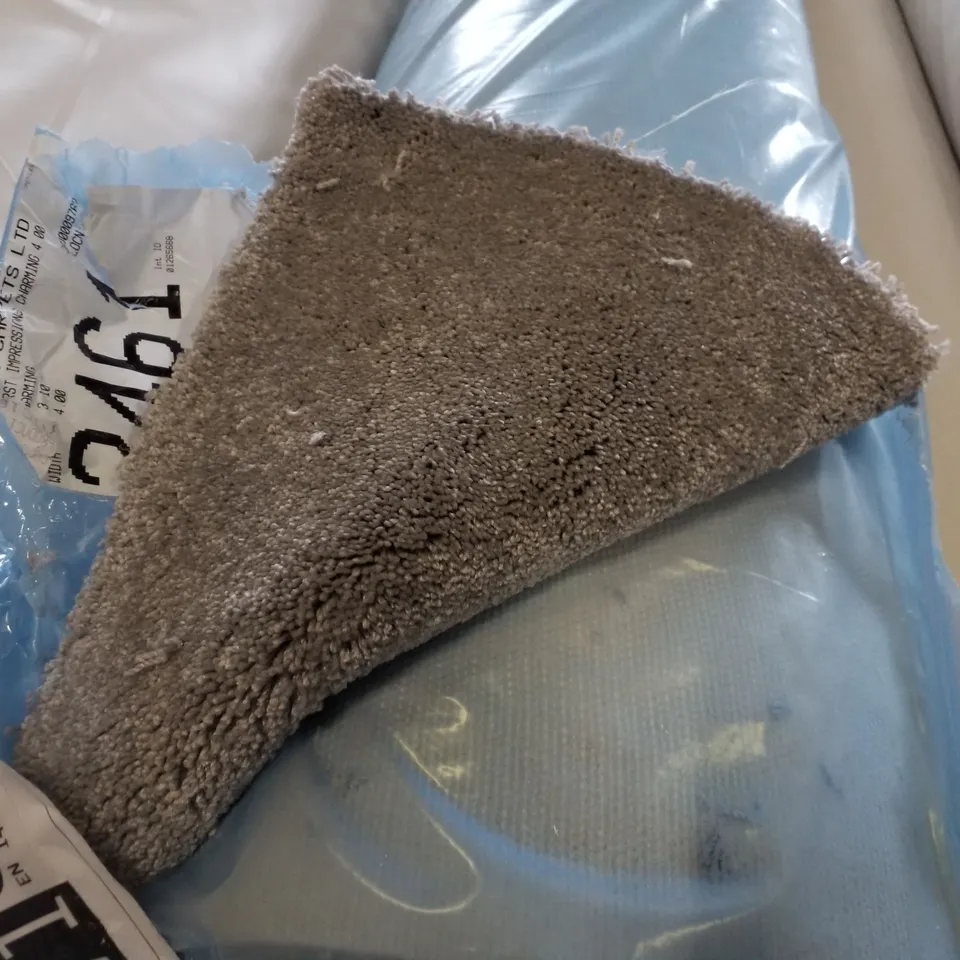ROLL OF QUALITY FISRT IMPRESSIONS CHARMING CARPET APPROXIMATELY 3.1×4M