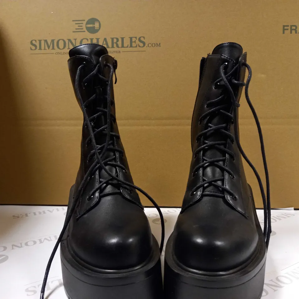 KOI BLACK FLATFORM LACE UP ANKLE BOOTS - SIZE 4
