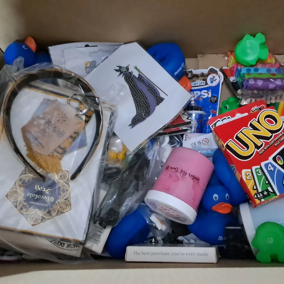 LOT OF ASSORTED TOYS AND ACTIVITIES TO INCLUDE PLAYSTATION STICK MODULE, JEWELLERY SET AND UNO CARDS