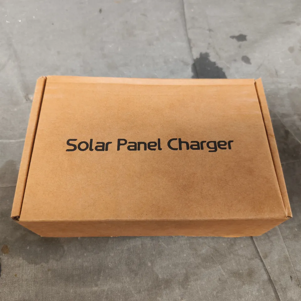 SOLAR PANEL CHARGER – BOXED