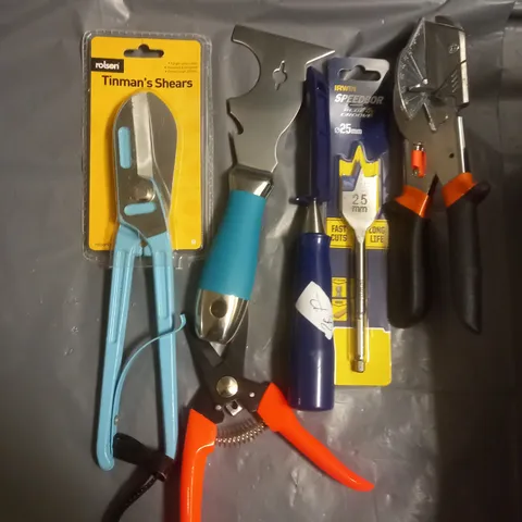 APPROXIMATELY 20 ASSORTED TOOLS IN VARYING STYLES