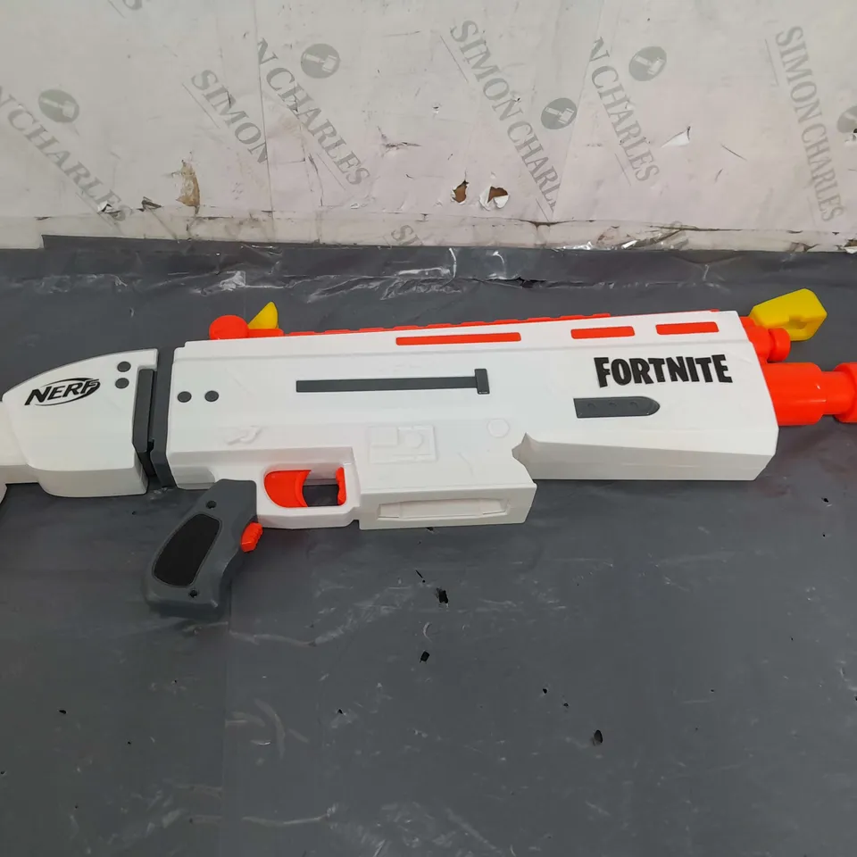 5 NERF GUNS OF VARIOUS COLLABS TO INCLUDE FORTNITE AND ROBLOX - COLLECTION ONLY 