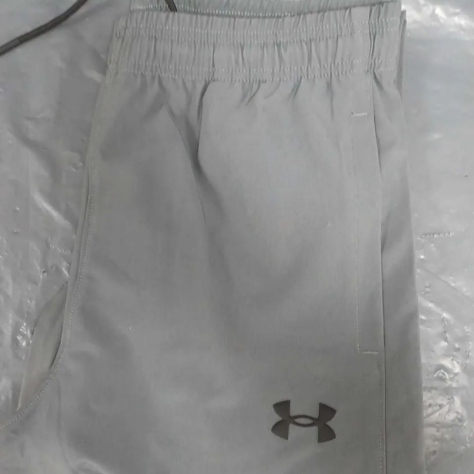 UNDER ARMOUR WOVEN CARGO JOGGERS IN GREY SIZE MEDIUM